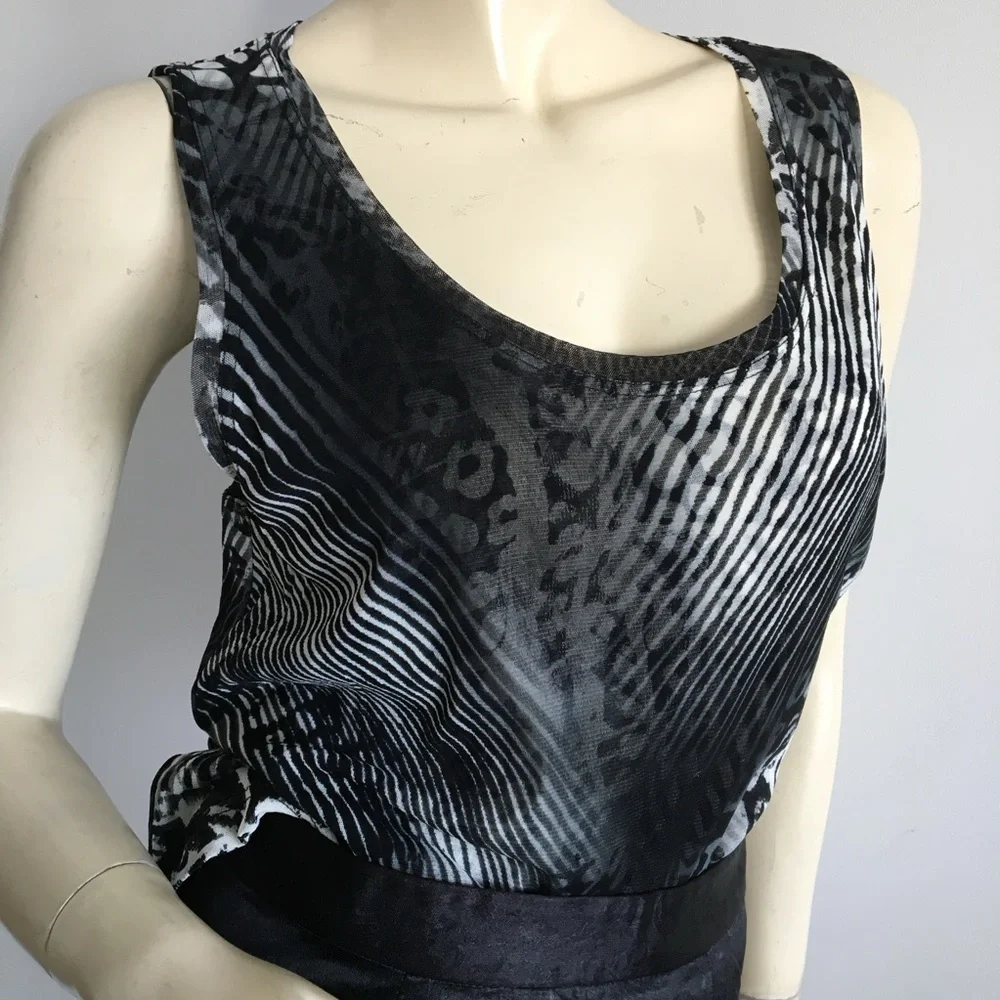 Lynn Richie Silver tank top and matching cardigan set - Picture 2 of 11